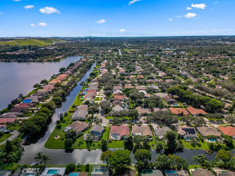 Image 38 of 49 For 3919 57th St