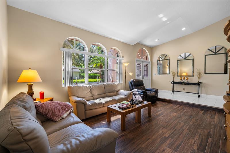 Image 6 of 49 For 3919 57th St