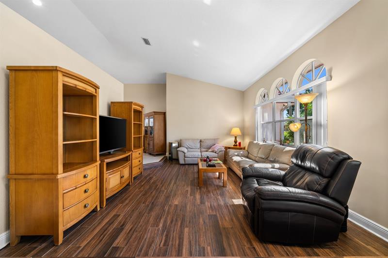 Image 7 of 49 For 3919 57th St