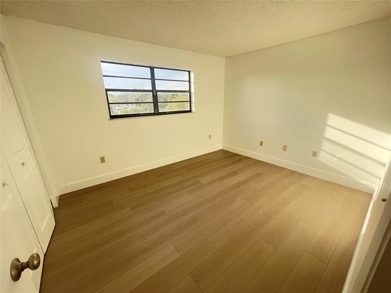 Image 11 of 26 For 1470 41st St  201