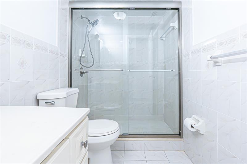 Image 14 of 26 For 1470 41st St  201