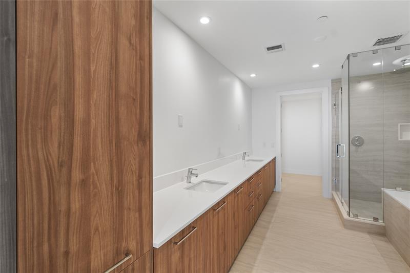 Image 16 of 46 For 153 Seabreeze Blvd  S-1501