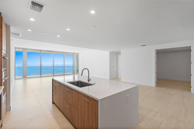 Image 4 of 46 For 153 Seabreeze Blvd  S-1501