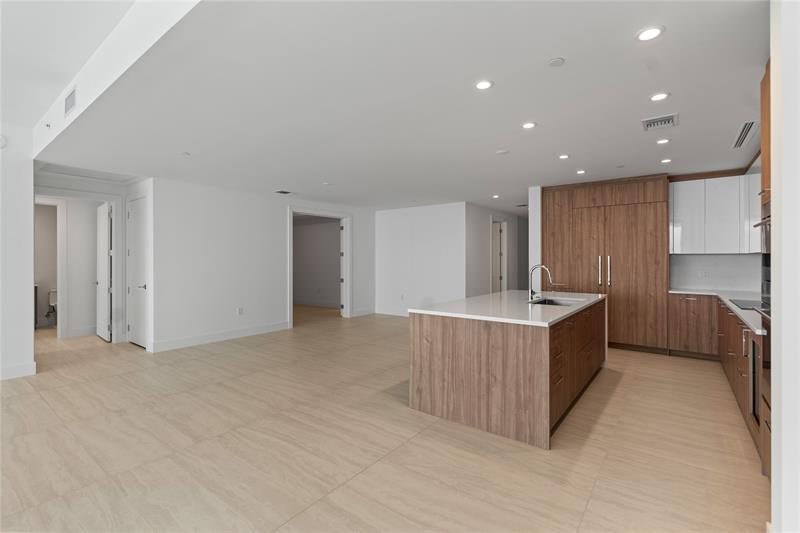 Image 6 of 46 For 153 Seabreeze Blvd  S-1501