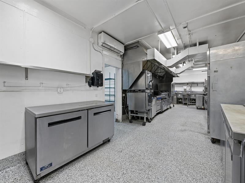 Image 22 of 37 For 3419 & 3451 Andrews Ave