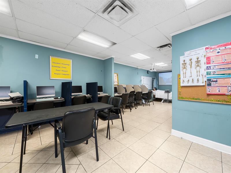 Image 28 of 37 For 3419 & 3451 Andrews Ave