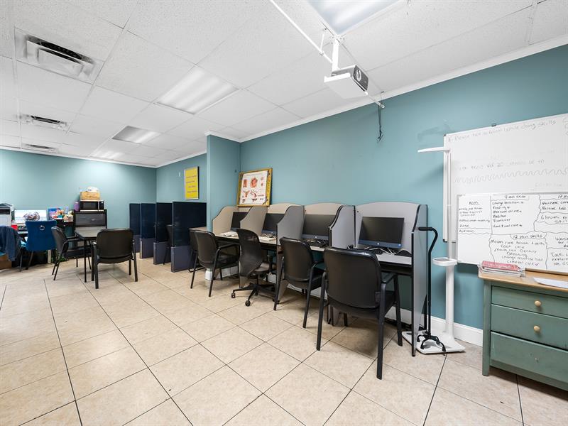 Image 29 of 37 For 3419 & 3451 Andrews Ave