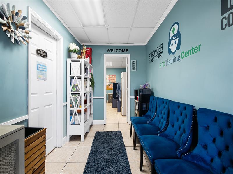 Image 31 of 37 For 3419 & 3451 Andrews Ave