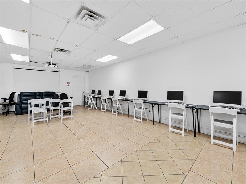 Image 33 of 37 For 3419 & 3451 Andrews Ave