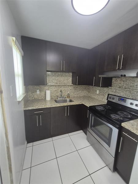 Image 6 of 8 For 3520 Polk St  2