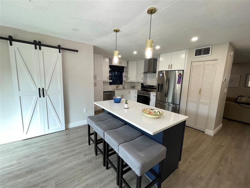 Image 6 of 34 For 4000 Del Rio Way