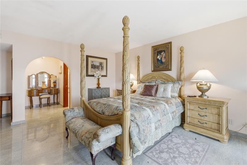 Image 18 of 49 For 3475 Ocean Boulevard  4010