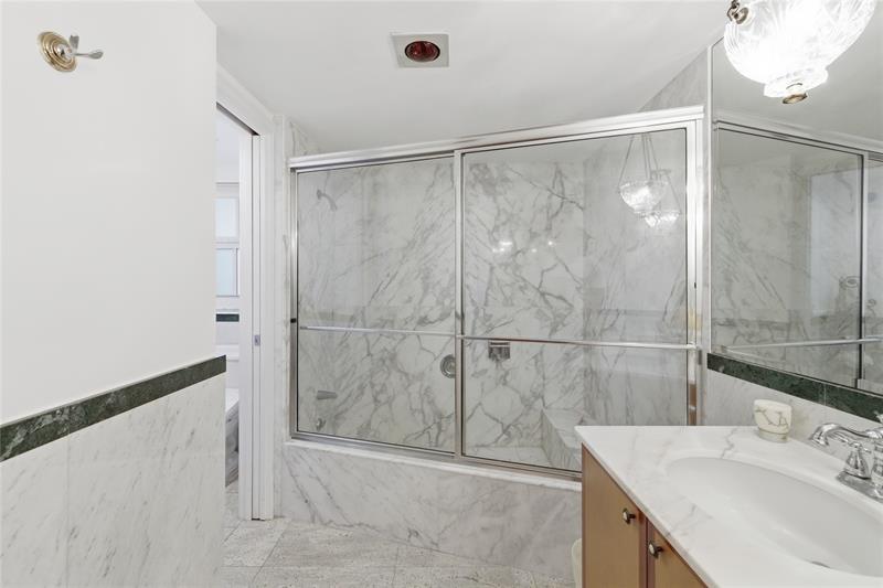 Image 20 of 49 For 3475 Ocean Boulevard  4010