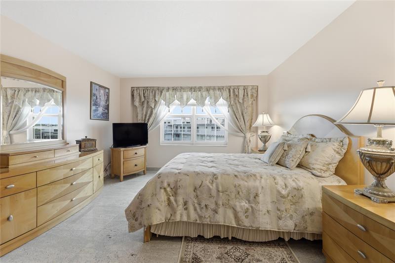 Image 22 of 49 For 3475 Ocean Boulevard  4010