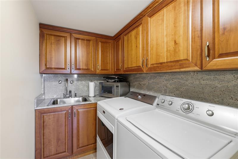 Image 23 of 49 For 3475 Ocean Boulevard  4010