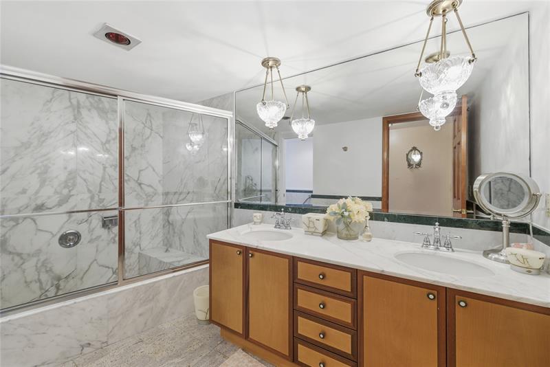 Image 24 of 49 For 3475 Ocean Boulevard  4010