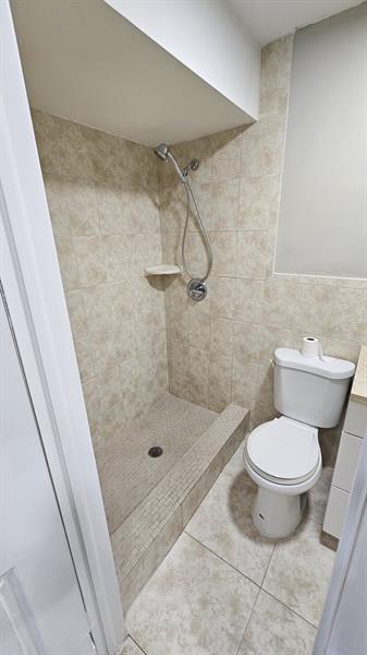 Image 9 of 18 For 5881 16th Pl  320