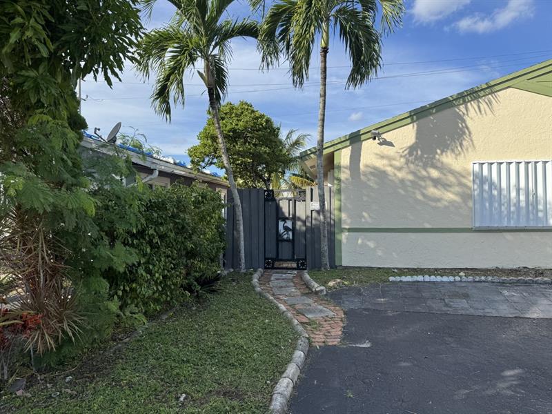 Image 3 of 12 For 7165 11th Ct