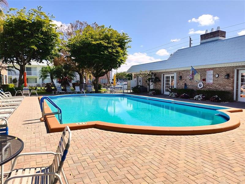 Image 17 of 19 For 412 Cypress Rd  222