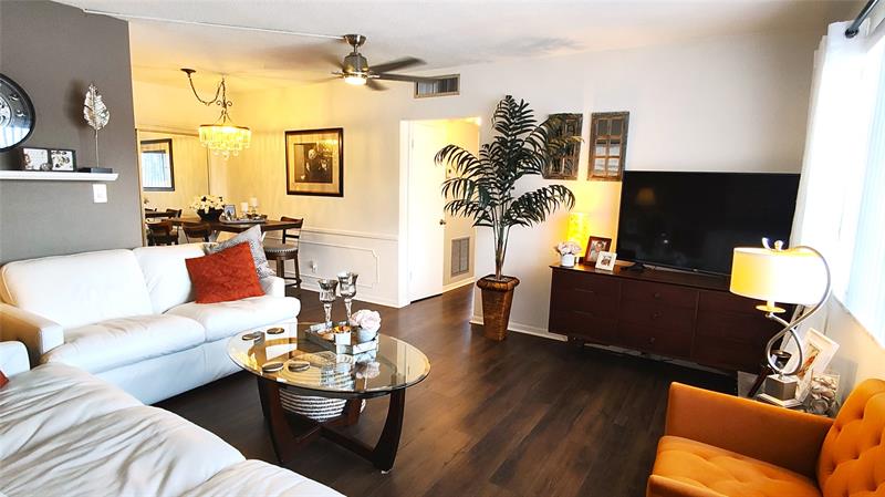 Image 4 of 19 For 412 Cypress Rd  222