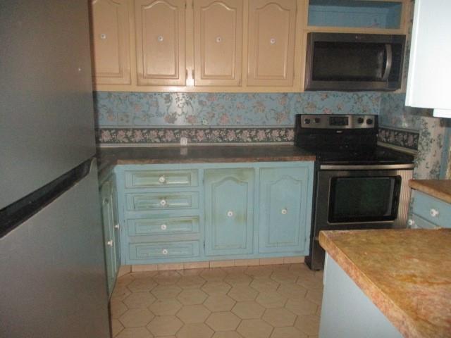 Image 4 of 10 For 3940 42nd Ave  113