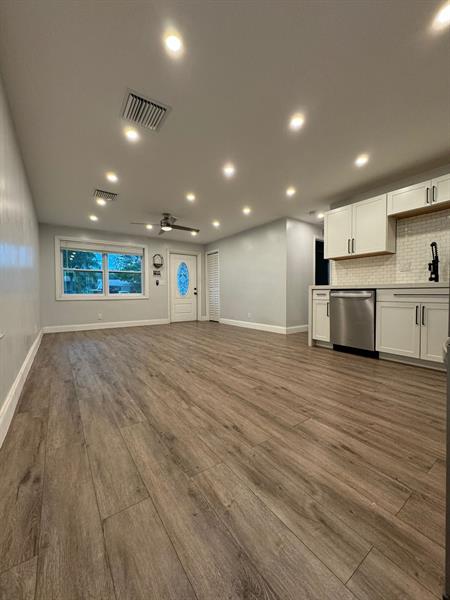 Image 21 of 32 For 9422 51st St