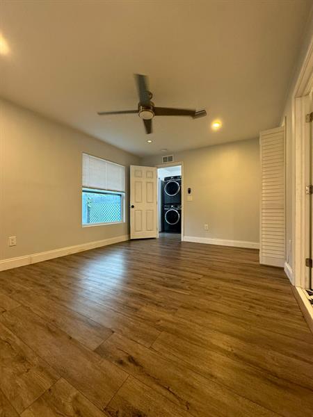 Image 27 of 32 For 9422 51st St