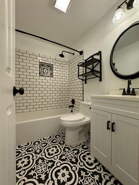 Image 6 of 32 For 9422 51st St