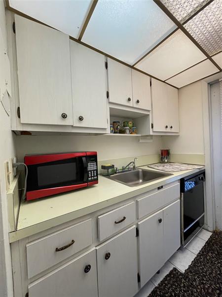 Image 10 of 35 For 2851 Golf Blvd  206