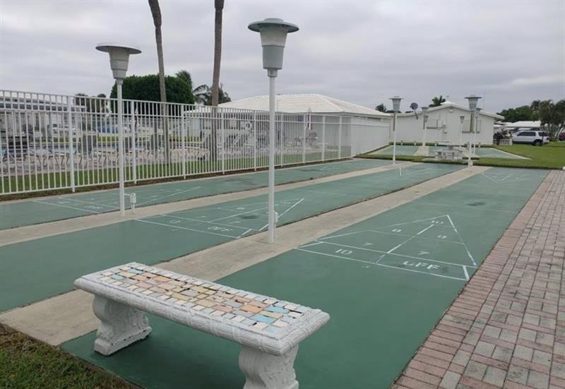 Image 32 of 35 For 2851 Golf Blvd  206