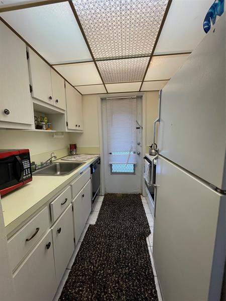 Image 9 of 35 For 2851 Golf Blvd  206