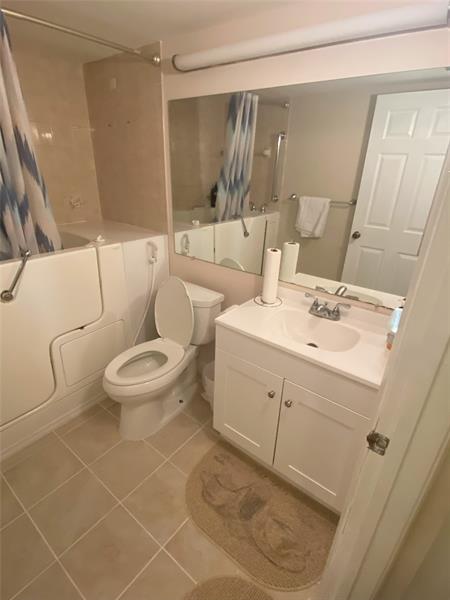 Image 9 of 22 For 821 Sky Pine Way  B2