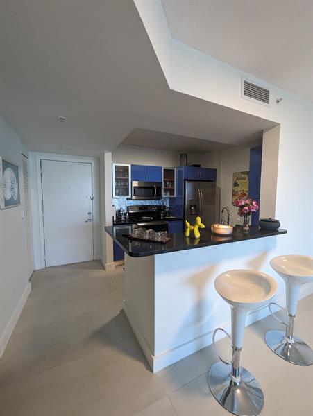 Image 17 of 24 For 18800 29th Ave  910