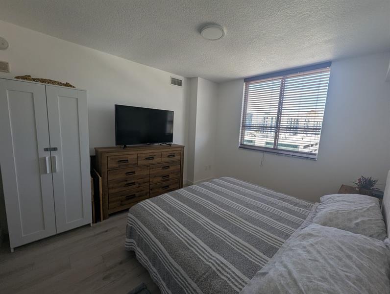 Image 20 of 24 For 18800 29th Ave  910