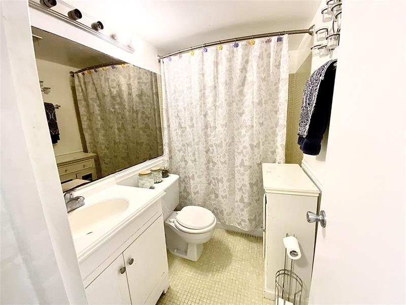 Image 16 of 28 For 20 Bedford A  20