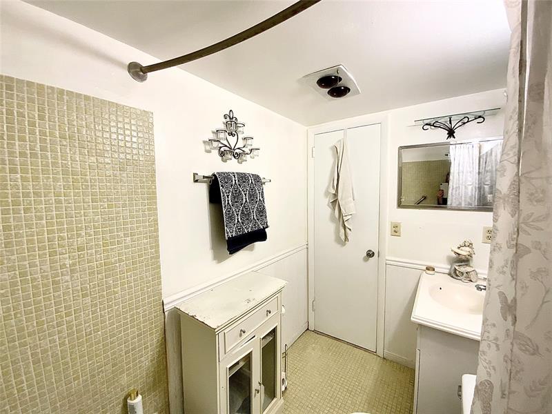 Image 18 of 28 For 20 Bedford A  20