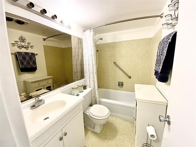 Image 19 of 28 For 20 Bedford A  20