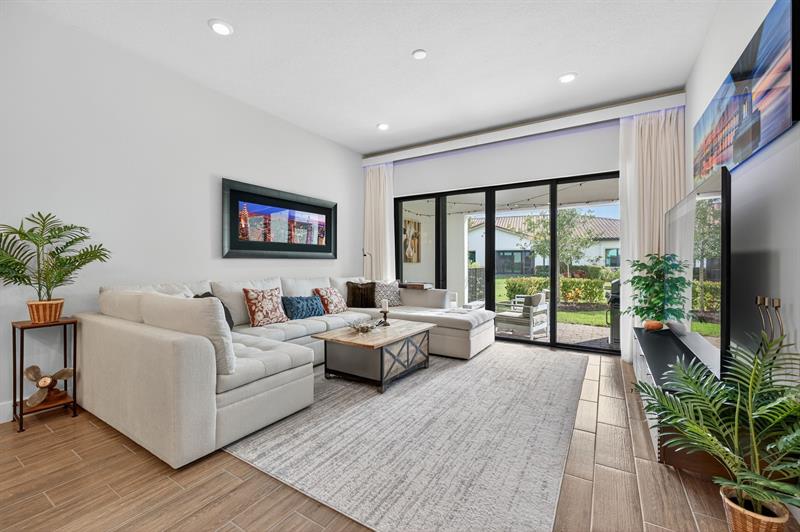 Image 23 of 71 For 7434 Blue Spring Dr