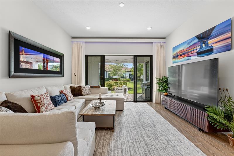 Image 26 of 71 For 7434 Blue Spring Dr