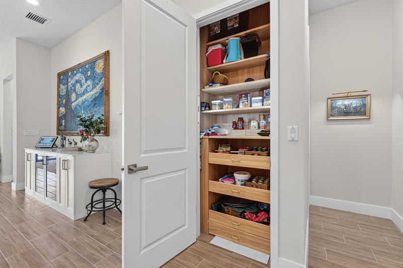 Image 27 of 71 For 7434 Blue Spring Dr