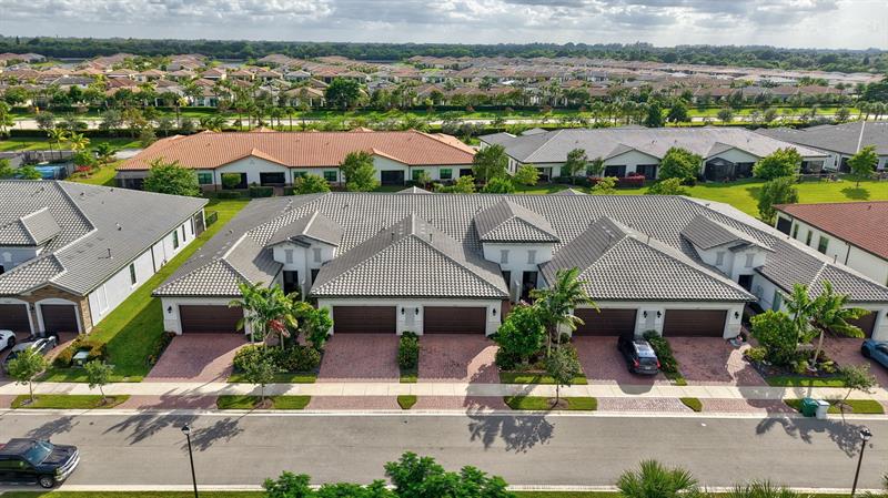 Image 49 of 71 For 7434 Blue Spring Dr