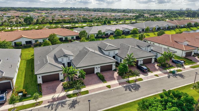 Image 51 of 71 For 7434 Blue Spring Dr