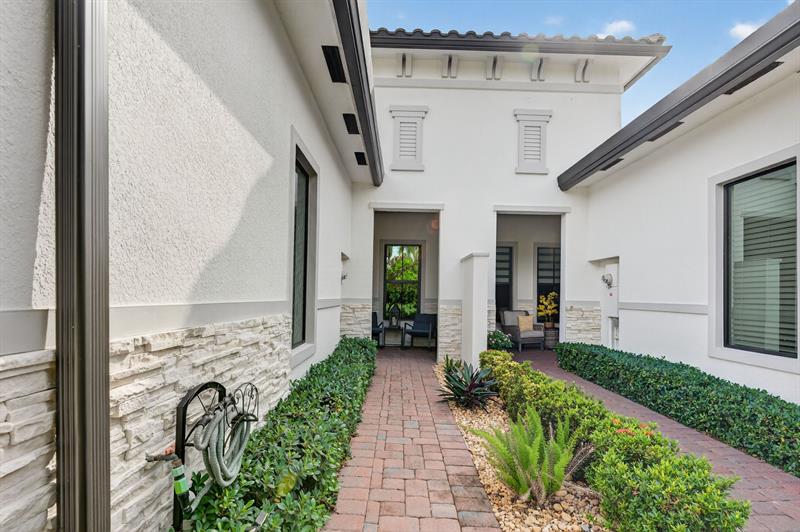 Image 6 of 71 For 7434 Blue Spring Dr