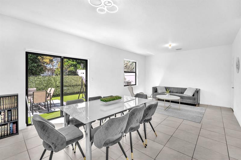 Image 12 of 38 For 20308 6th Pl