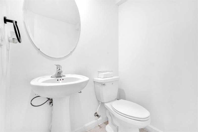 Image 18 of 38 For 20308 6th Pl