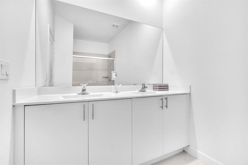 Image 21 of 38 For 20308 6th Pl