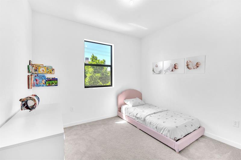 Image 24 of 38 For 20308 6th Pl