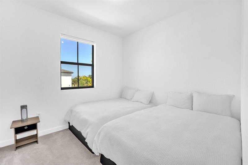 Image 27 of 38 For 20308 6th Pl