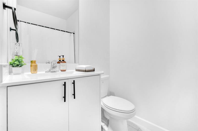 Image 28 of 38 For 20308 6th Pl