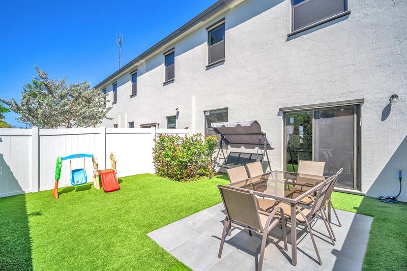 Image 32 of 38 For 20308 6th Pl